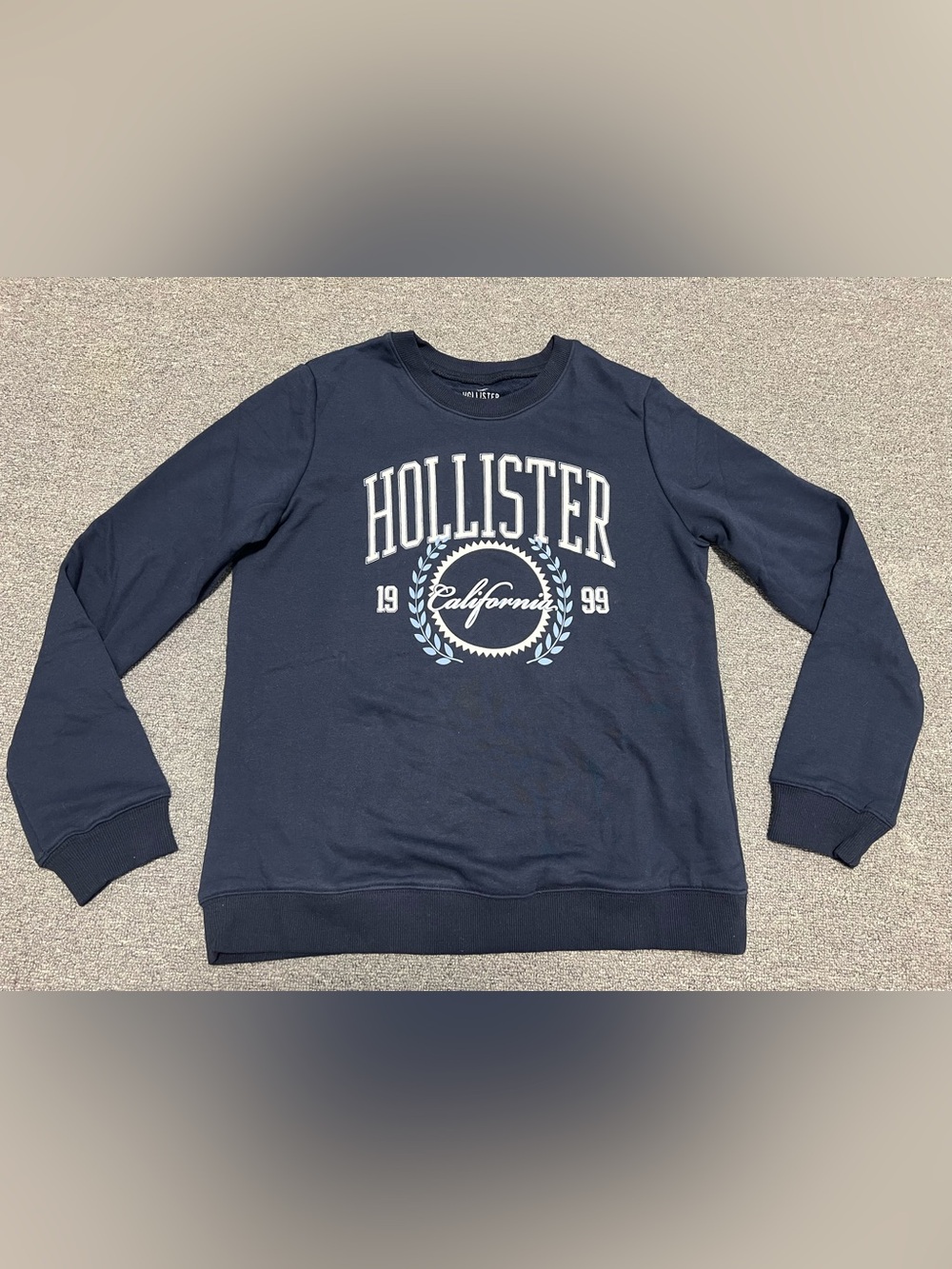 Hollister Navy Crewneck Sweatshirt Women’s M
